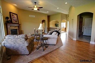 5th image of 812 S 198th St