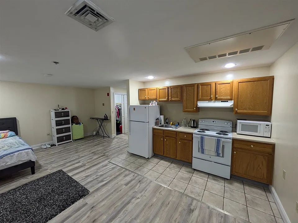 15 Pearl St #17