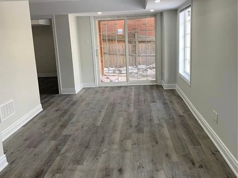 39 Stoneylake Ave #LOWER — Photo 4