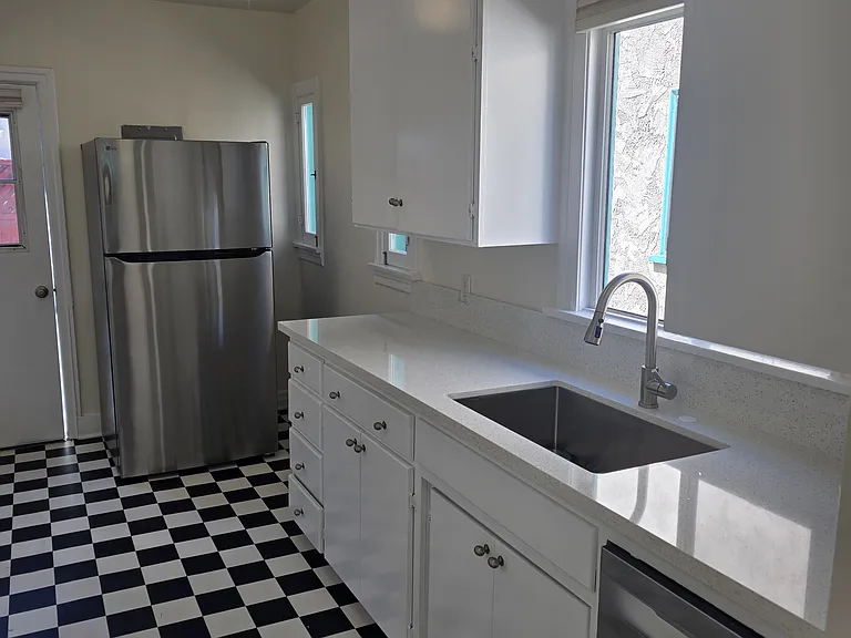 617 S Columbus Ave #A — Photo 9