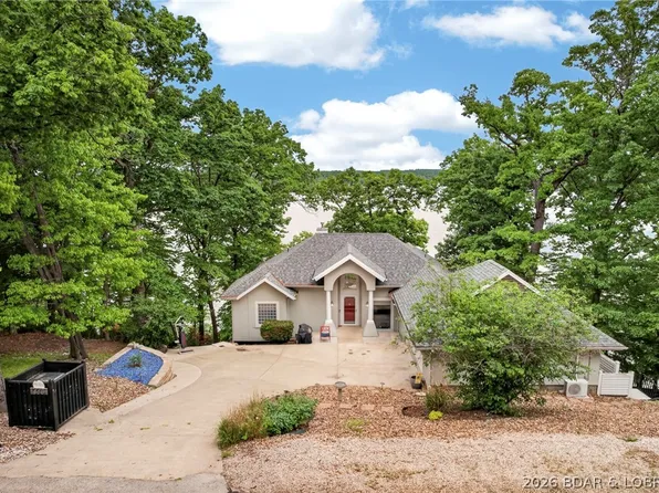 446 Crown Point Dr, Village Of Four Seasons, MO 65049
