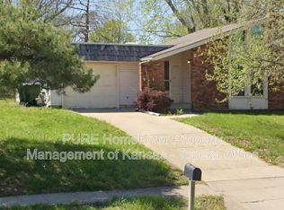 2727 SW Arrowhead Rd, Topeka, KS 66614