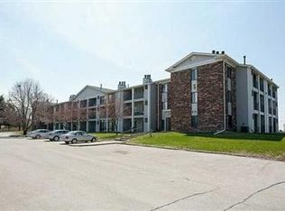 4805 86th St APT 10, Urbandale, IA 50322