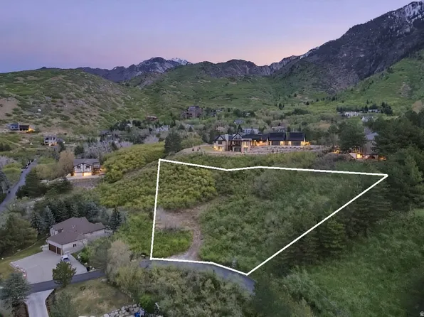 10667 Hidden Ridge Ln, Sandy, UT 84092