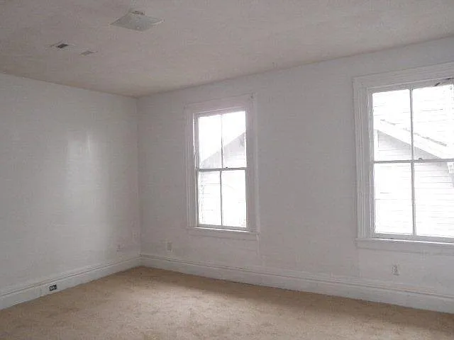 914 Beman St — Photo 6