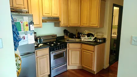 Rented by Cezanne Outlet LLC