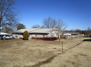 39950 W Drury Ln, Howe, OK 74940