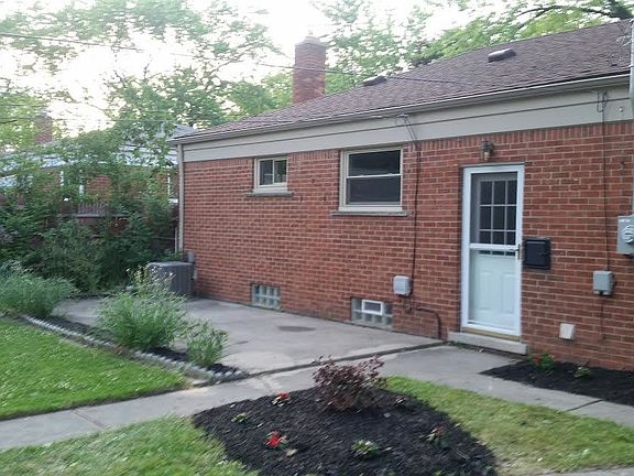 3rd image of 22224 Lange St