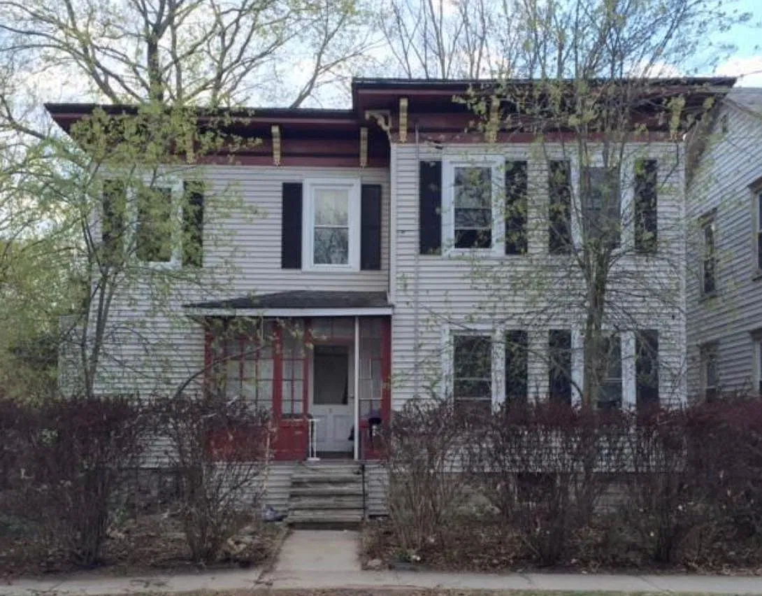 118 Spruce St — Photo 1