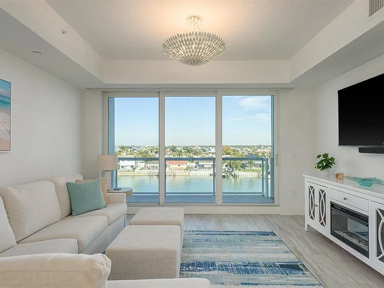 415 Island Way #402 — Photo 4