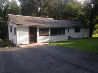 905 Albert Ln, Stroudsburg, PA 18360