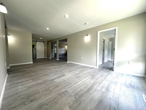 5th image of 607 New River Dr