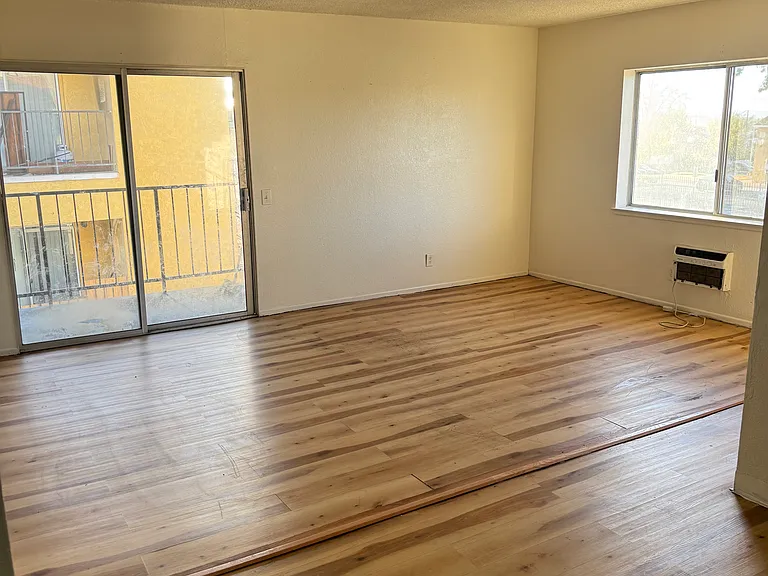 624 E Virginia Way #D — Photo 3