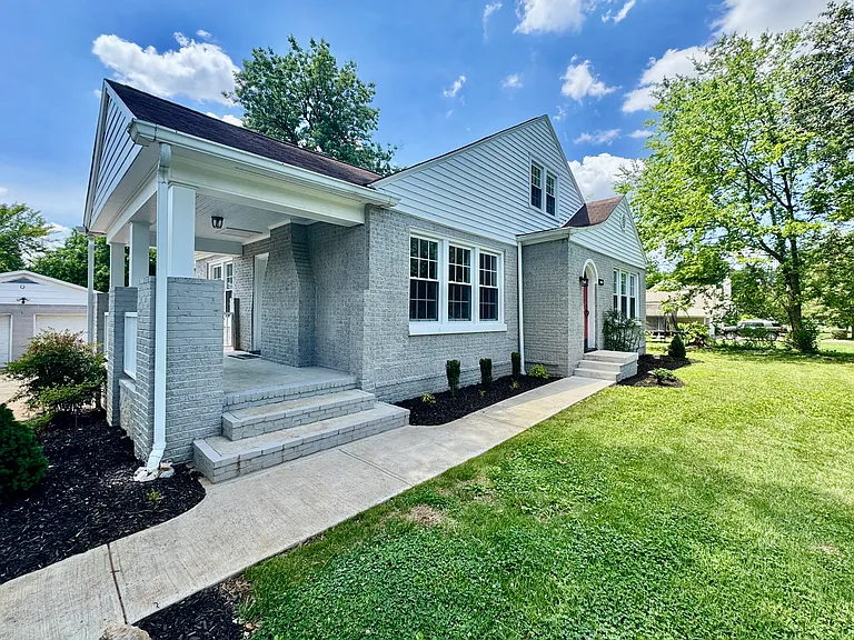 1916 Fair Dr — Photo 2