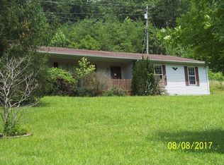 705 Sweet Lick Rd, Irvine, KY 40336