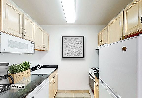 3rd image of 340 E 29th St APT 7i