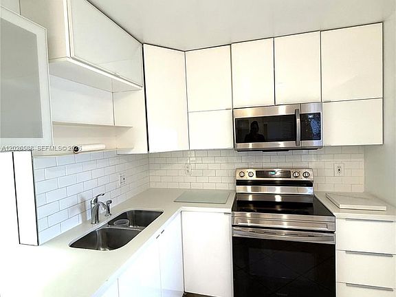 2nd image of 300 NE 14th Ave APT 307