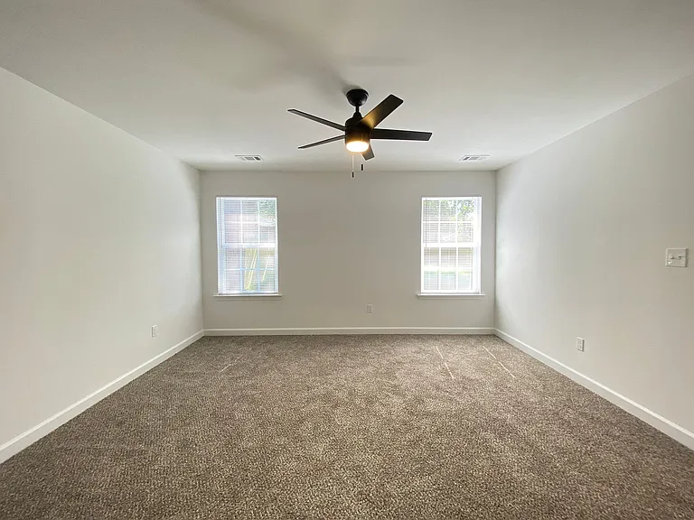 2111 S Oak St — Photo 3