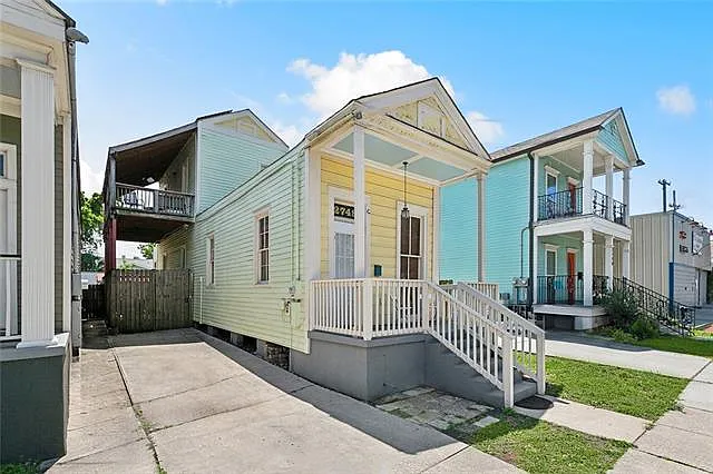 3 bed, 2.5 bath, 1450 sqft, $2,100 — Photo 2