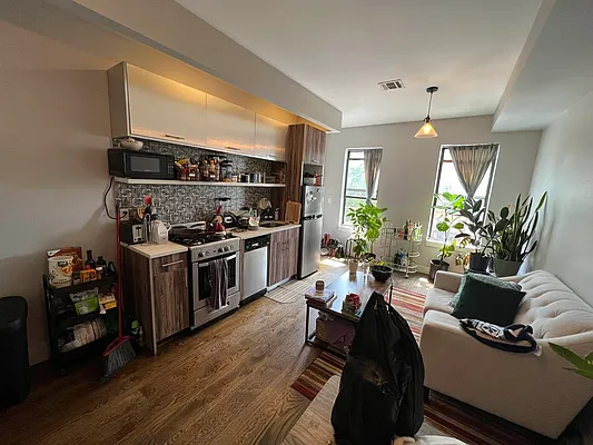 Rented by Delmark Realty LLC | media 7