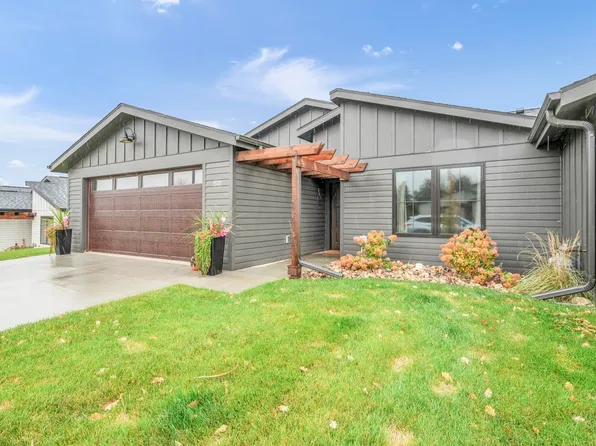 1515 Blaines Way, Spirit Lake, IA 51360