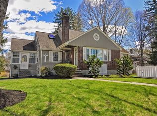 252 School St, Walpole, MA 02081