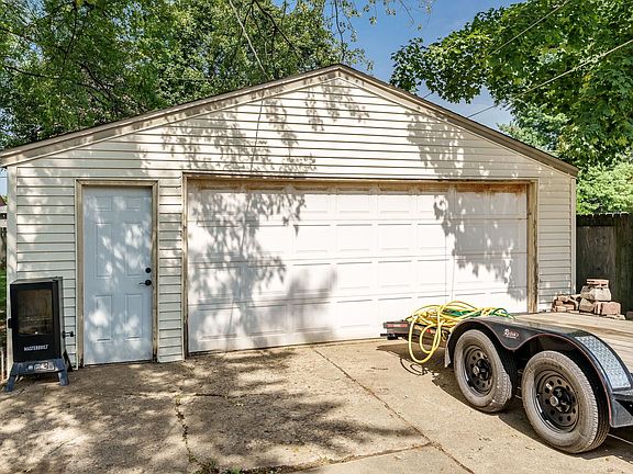 3rd image of 2202 Evans Ave