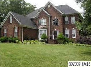 1318 Lake Point Dr, Matthews, NC 28104