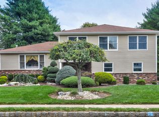 4 Overhill Dr, Marlboro, NJ 07746