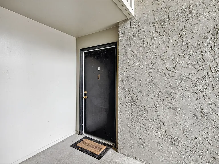 174 Springwood Cir #B — Photo 6