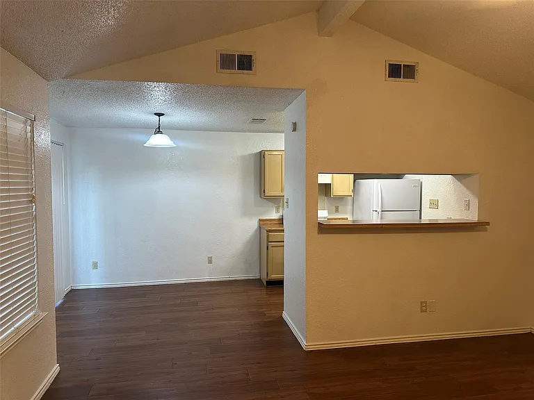 16303 Edgemere Dr — Photo 4