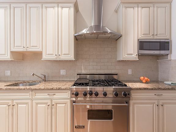 5th image of 212 Beacon St APT 2