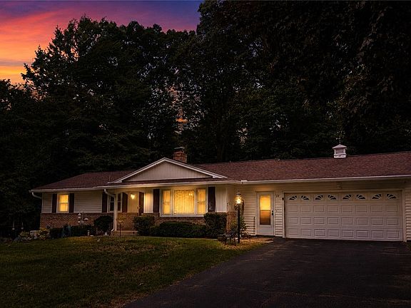 3rd image of 28 Kingswood Dr