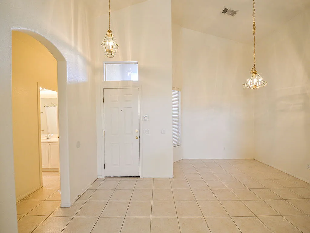 3 bed, 2.0 bath, 1841 sqft, $2,295 — Photo 1
