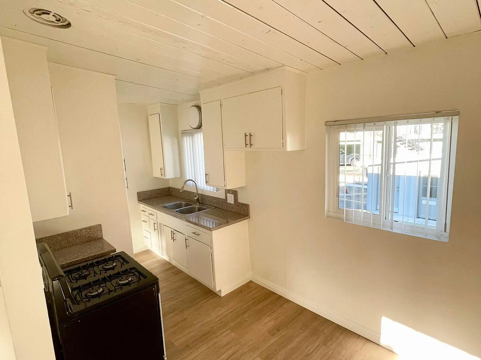 Penn Apartments — Photo 2