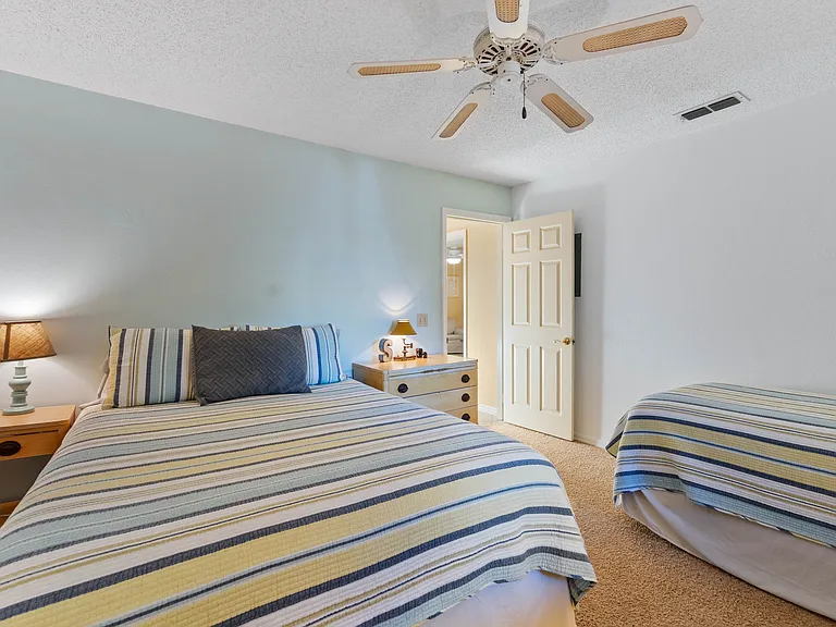 Guest bedroom.