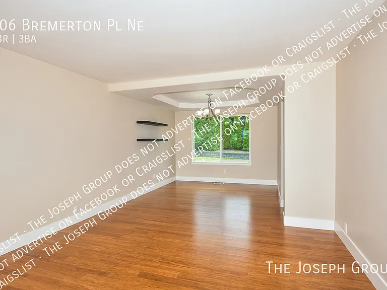 706 Bremerton Pl NE — Photo 2