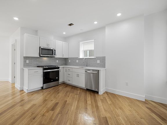 2nd image of 410 Columbia St #2