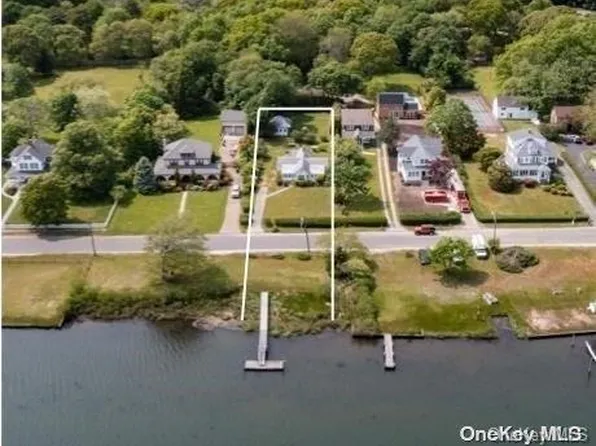 92 Lake Avenue, Center Moriches, NY 11934