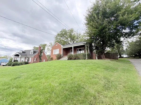 242 N Jefferson St, Staunton, VA 24401