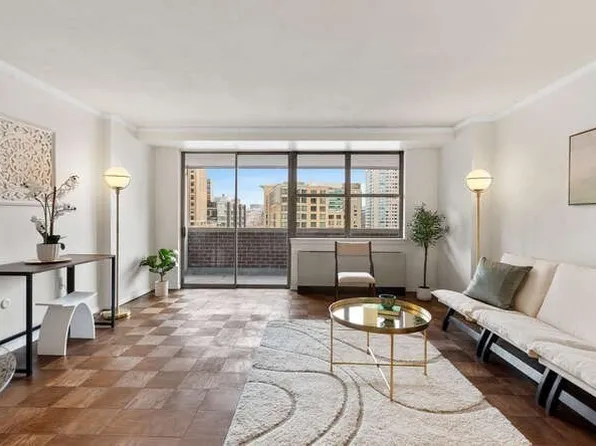 2 Hawthorne Pl APT 8C, Boston, MA 02114