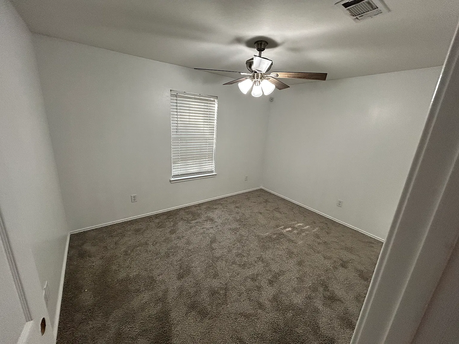 2 bed, 949 sqft, $1,450 — Photo 2