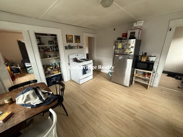 117 Pleasant St #2, Cambridge, MA 02139