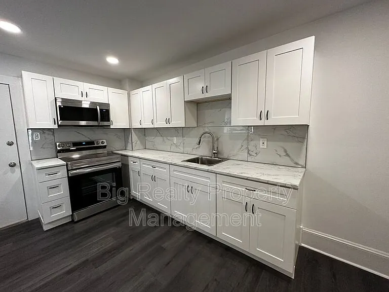 342 Valley Rd — Photo 3
