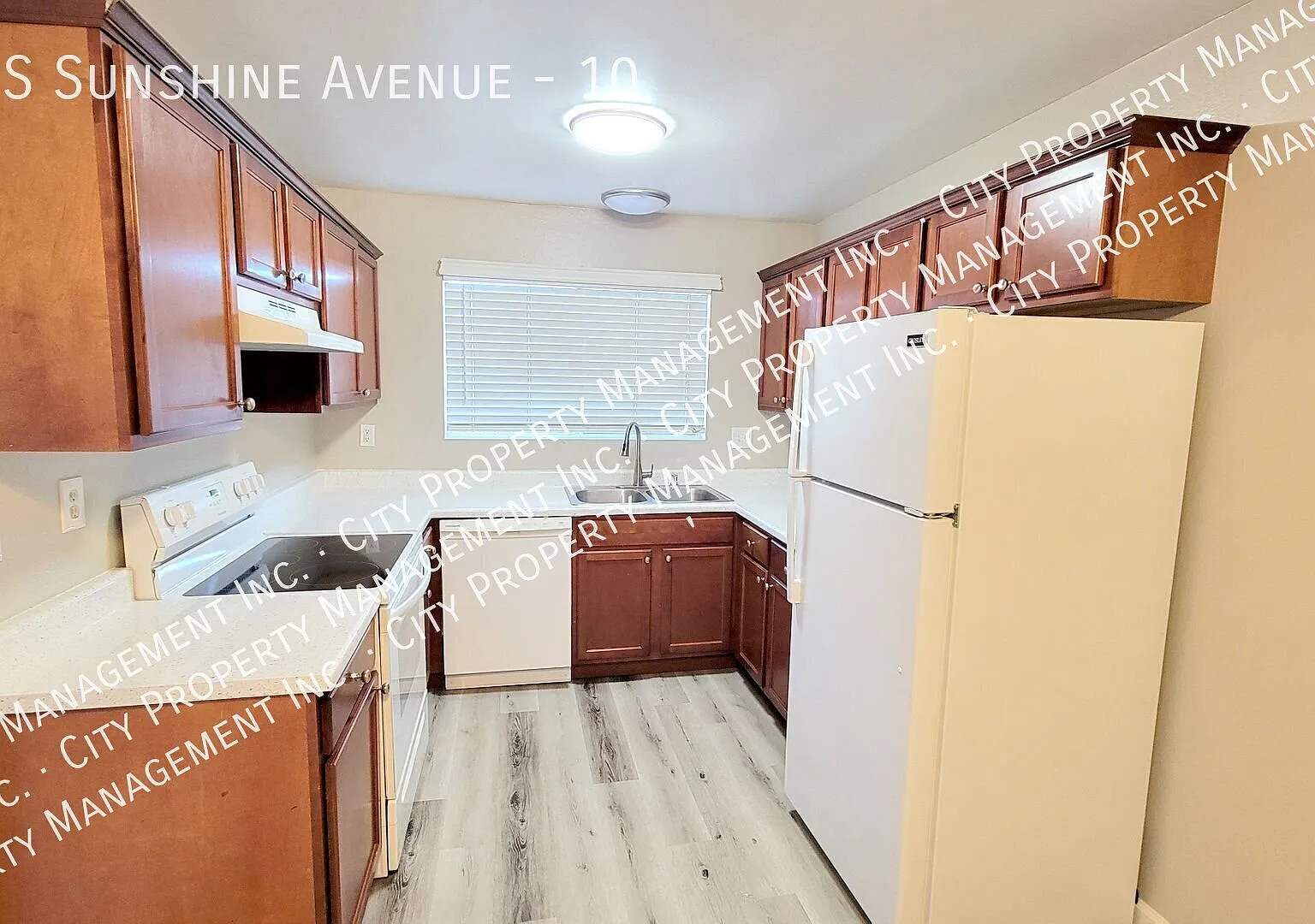large 2 bedroom, 1 bath apartment in the heart of El Cajon — Photo 4