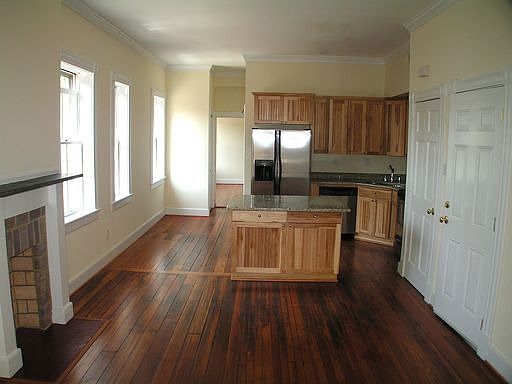 4th image of 218B W Marshall St