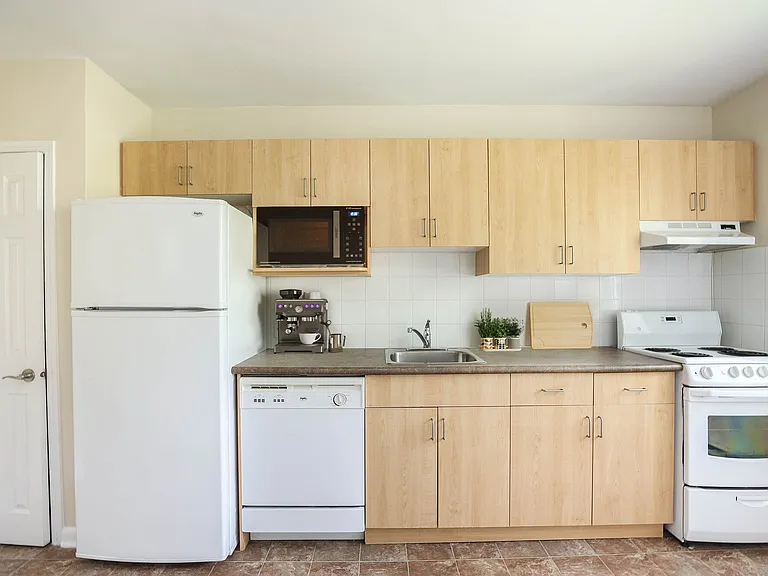 825 Corydon Ave — Photo 12