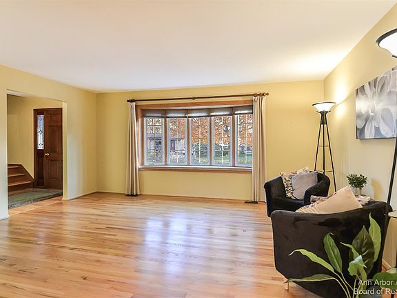 2nd image of 2871 Aurora St