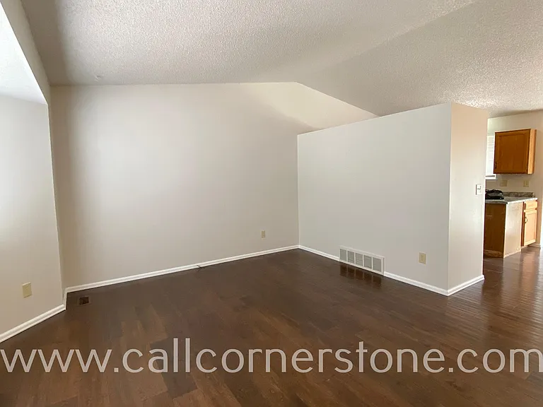 3795 Valley View St — Photo 4