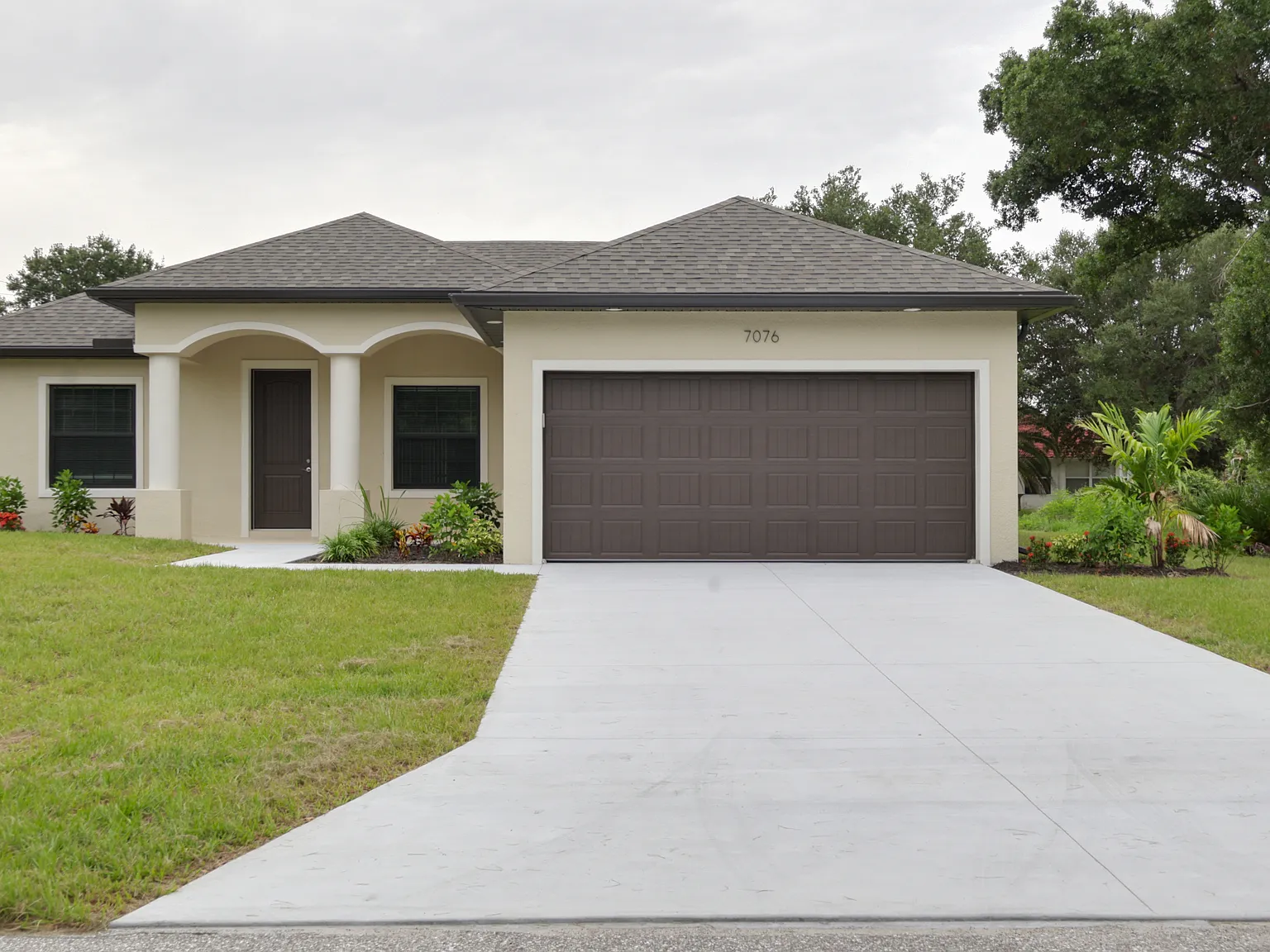 3 bed, 2014 sqft, $2,400 — Photo 2